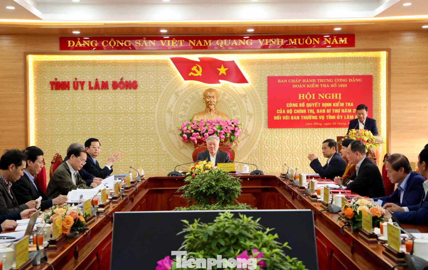 Quang cảnh hội nghị công bố quyết định kiểm tra của Bộ Chính trị, Ban Bí thư năm 2025 đối với Ban Thường vụ Tỉnh ủy Lâm Đồng. Quang cảnh hội nghị công bố quyết định kiểm tra của Bộ Chính trị, Ban Bí thư năm 2025 đối với Ban Thường vụ Tỉnh ủy Lâm Đồng.