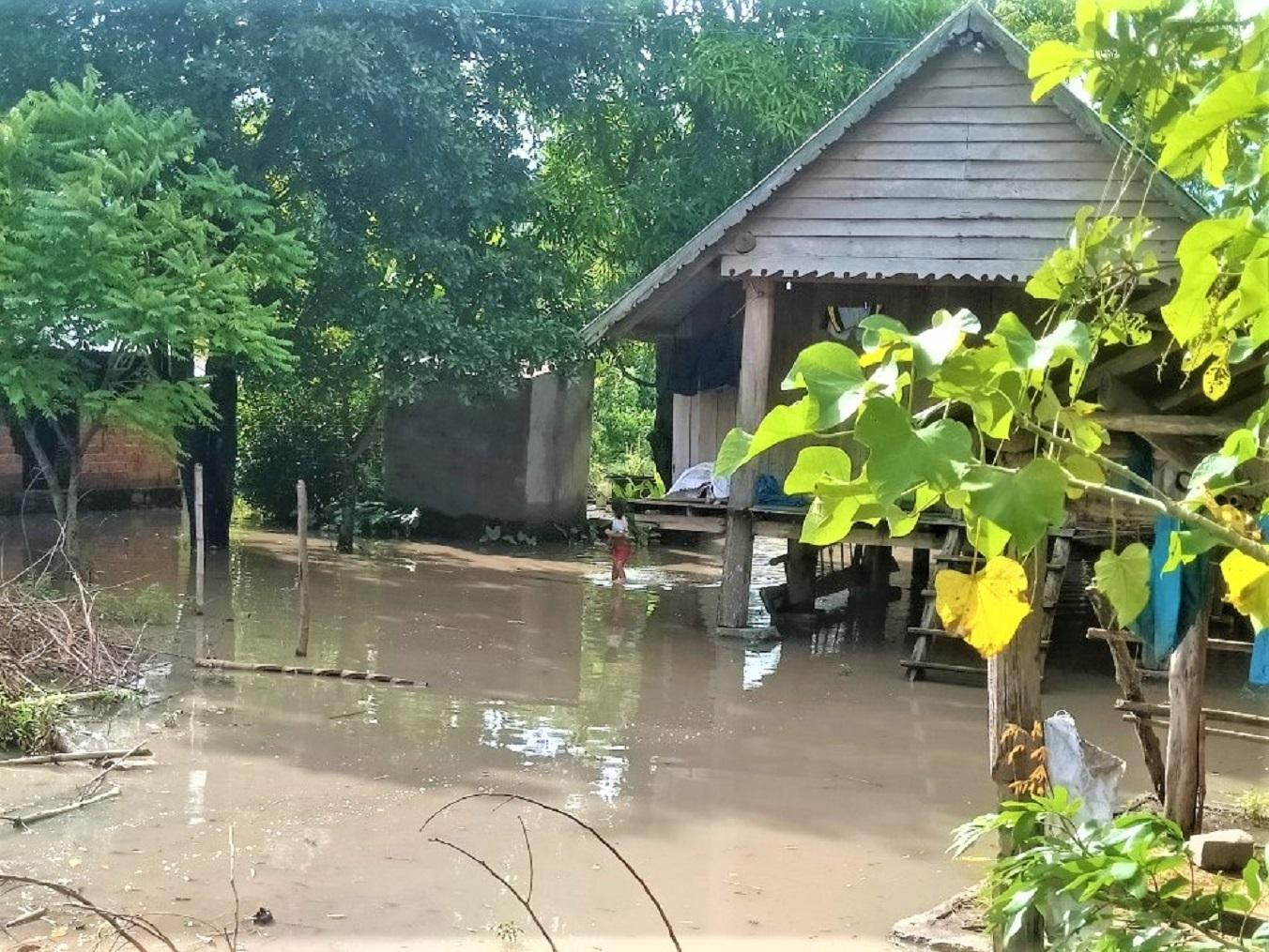 Nước tràn vào nhà 1 hộ dân