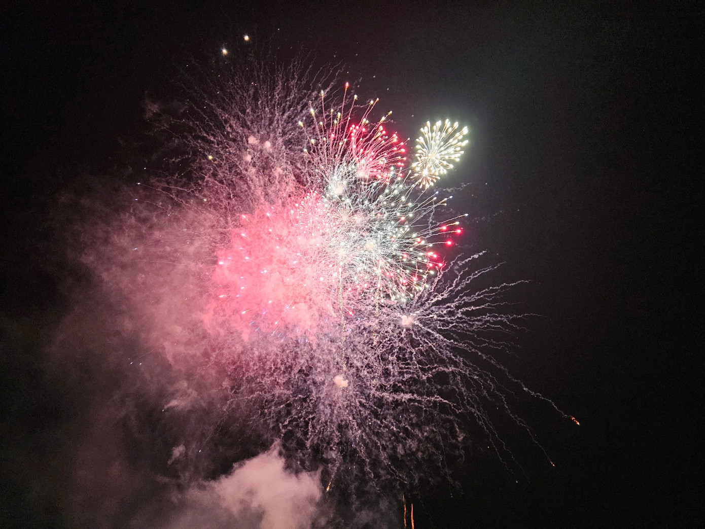 Pháo hoa rực sáng đón năm mới Ất Tỵ an lành, thịnh vượng ảnh 99 Pháo hoa rực sáng đón năm mới Ất Tỵ an lành, thịnh vượng ảnh 99