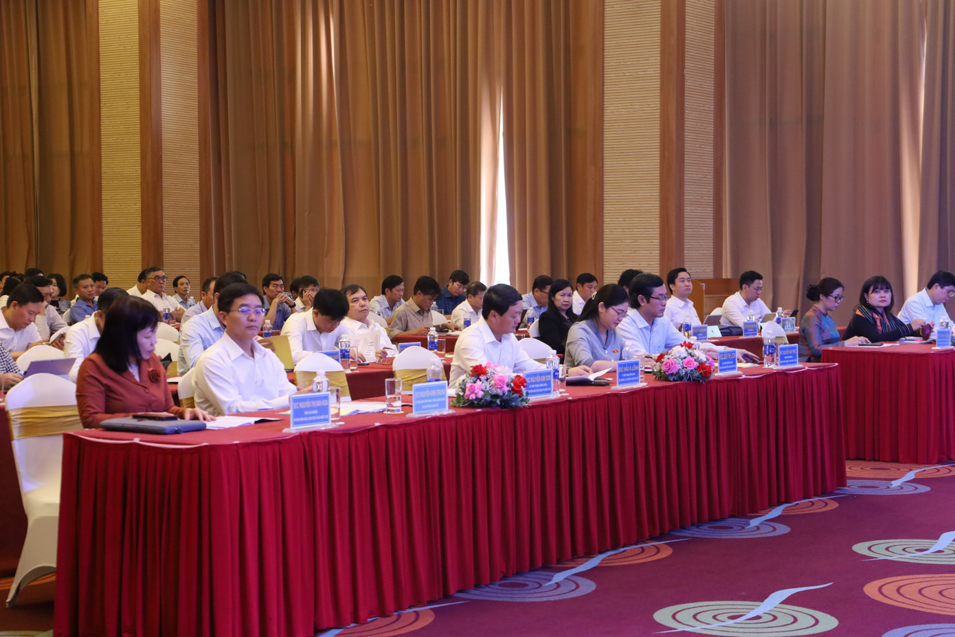 Các đại biểu tham gia hội nghị Các đại biểu tham gia hội nghị