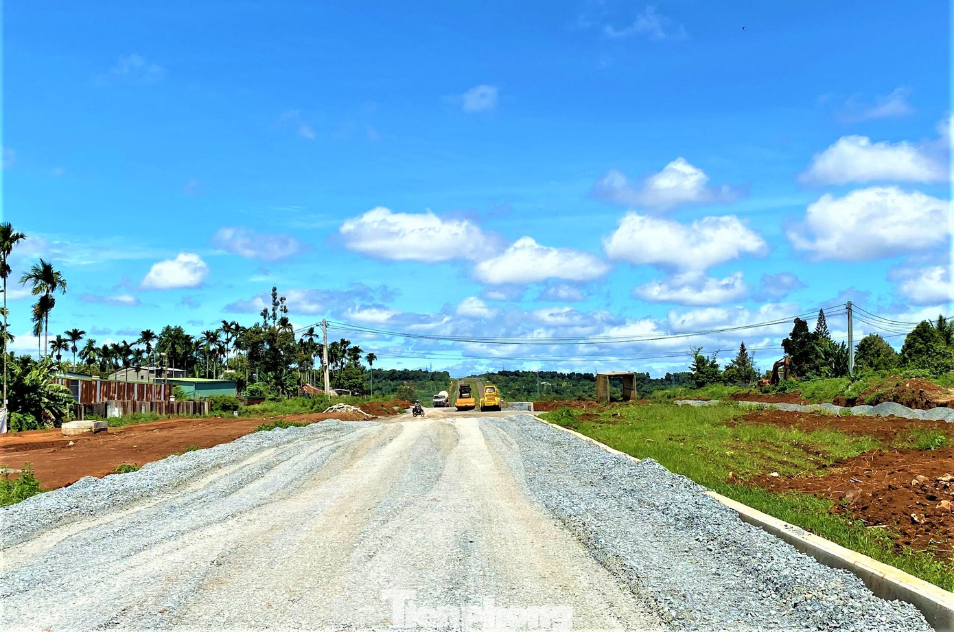 Đá lởm chởm trên trục đường của dự án Đá lởm chởm trên trục đường của dự án