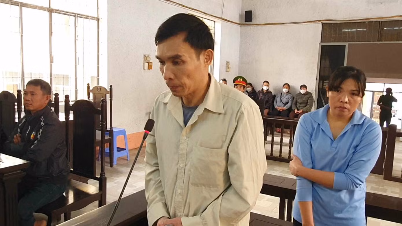 Hai vợ chồng Bình, Trâm tại tòa Hai vợ chồng Bình, Trâm tại tòa