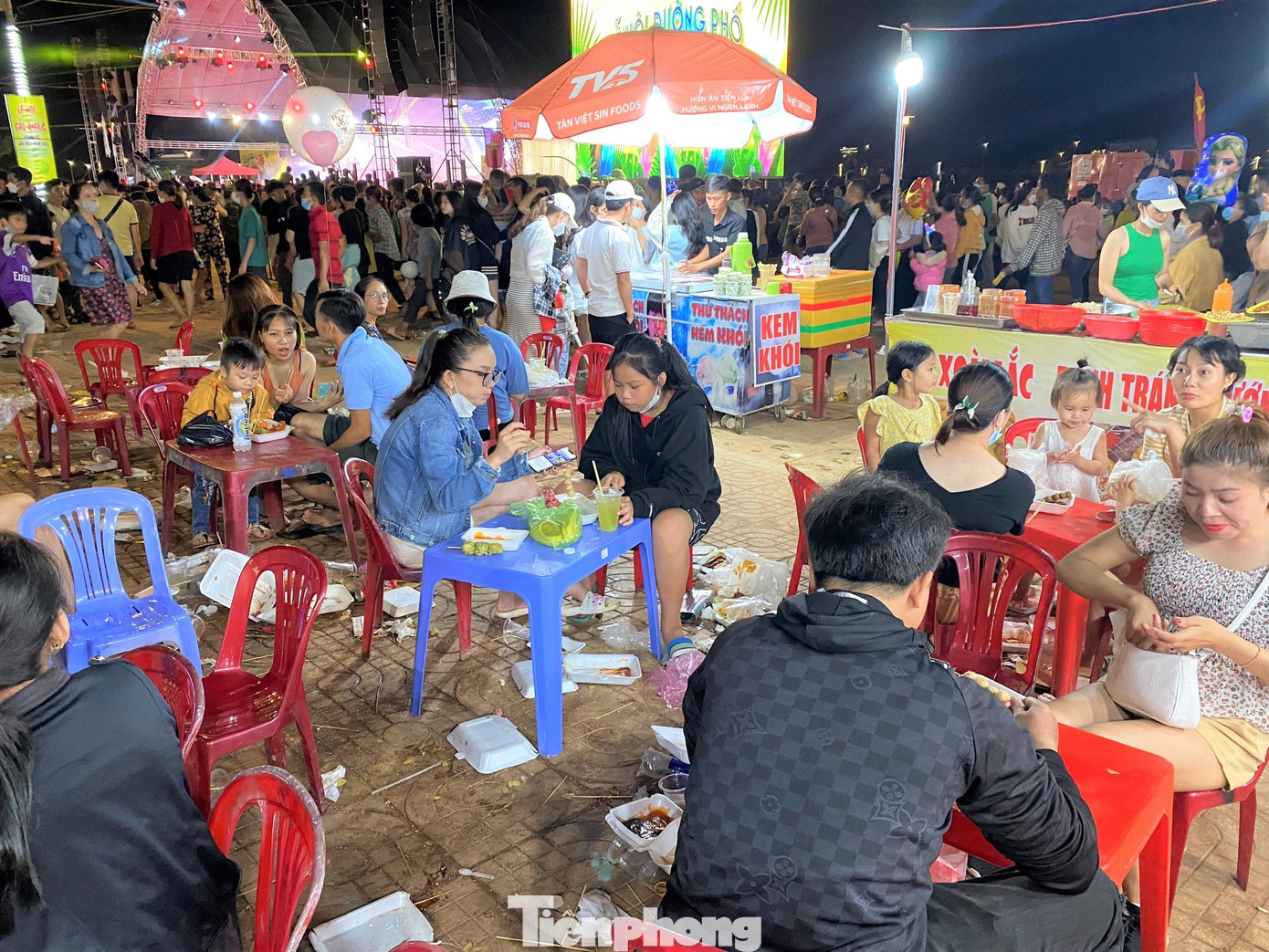 Rác thải chủ yếu hộp đựng thức ăn Rác thải chủ yếu hộp đựng thức ăn