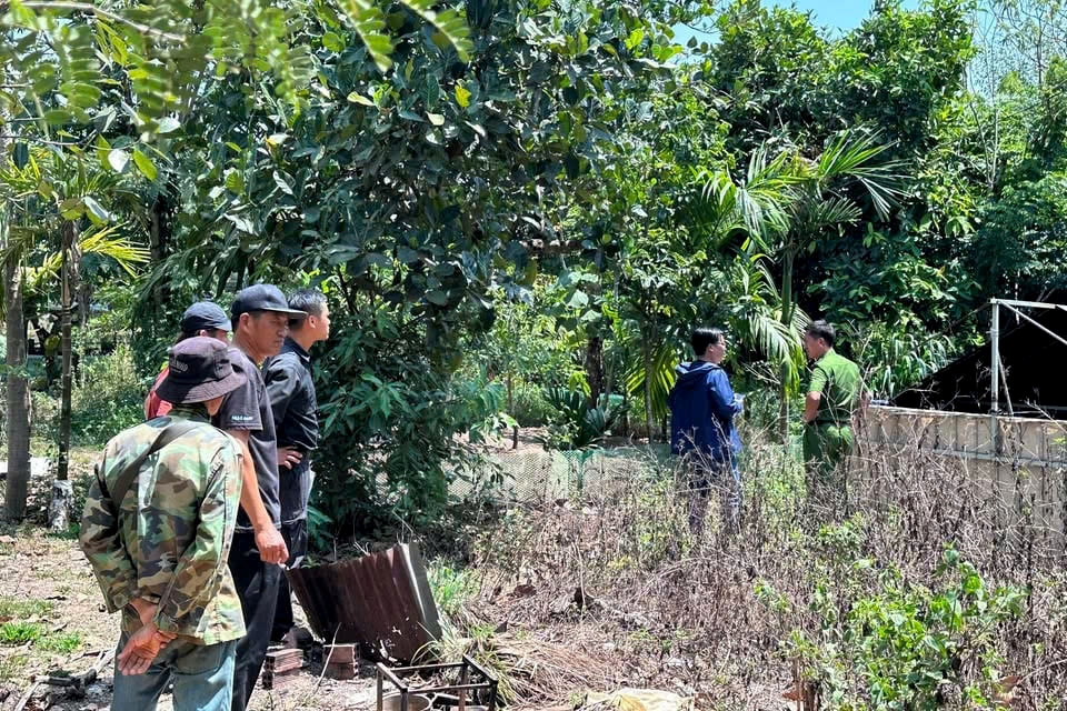 Hiện trường phát hiện chủ trang trại vịt và 1 thanh niên tử vong.