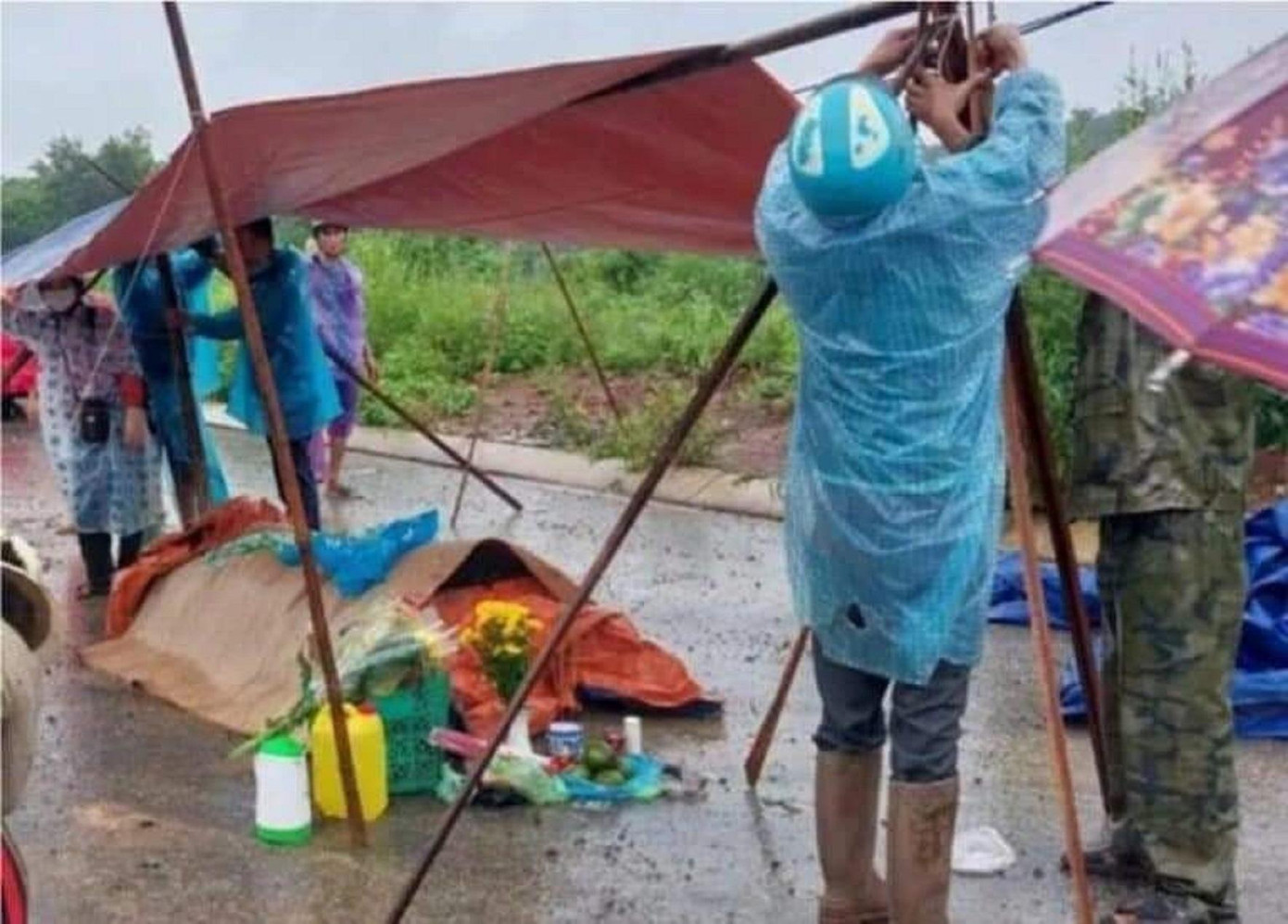 Thi thể cụ M. được tìm thấy, trục vớt, bàn giao cho gia đình