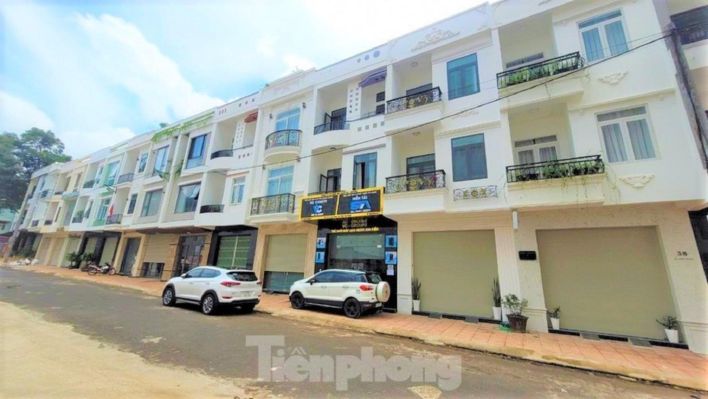 Dãy nhà của Trung tâm thương mại Phú Xuân Dãy nhà của Trung tâm thương mại Phú Xuân