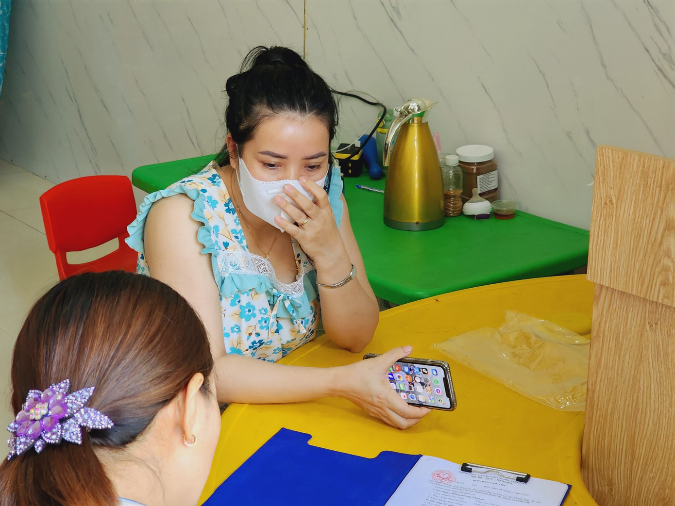 Cơ quan chức năng làm việc với hộ gia đình trông trẻ không phép Cơ quan chức năng làm việc với hộ gia đình trông trẻ không phép