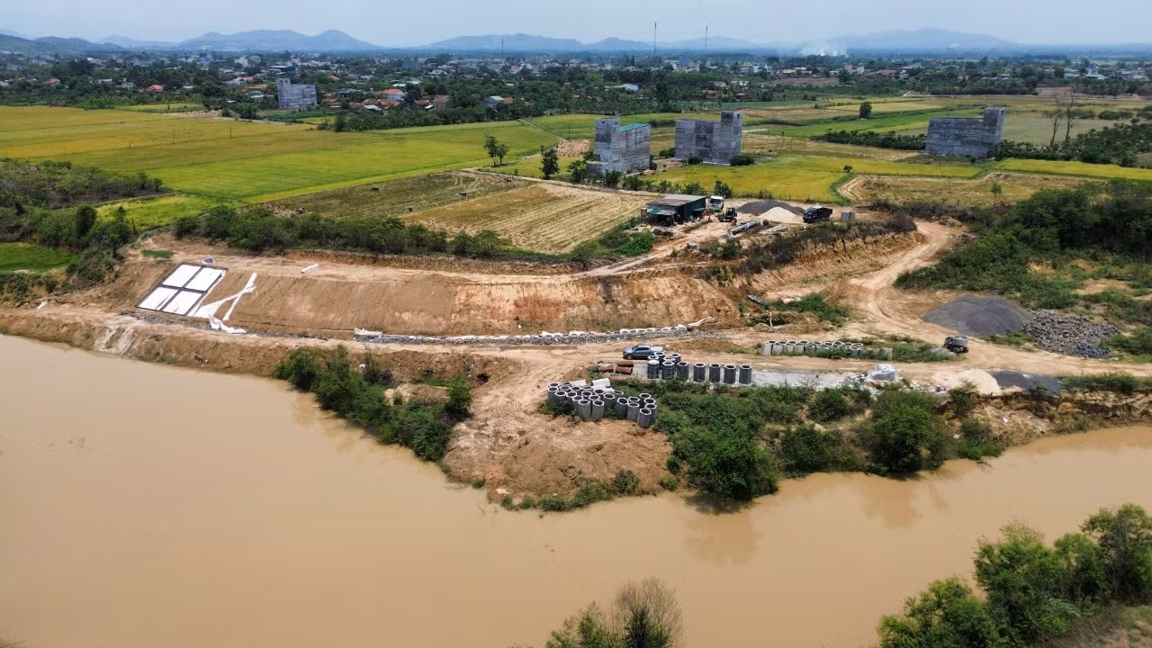 Dự án kè chống sạt lở bờ sông nhìn từ trên cao Dự án kè chống sạt lở bờ sông nhìn từ trên cao