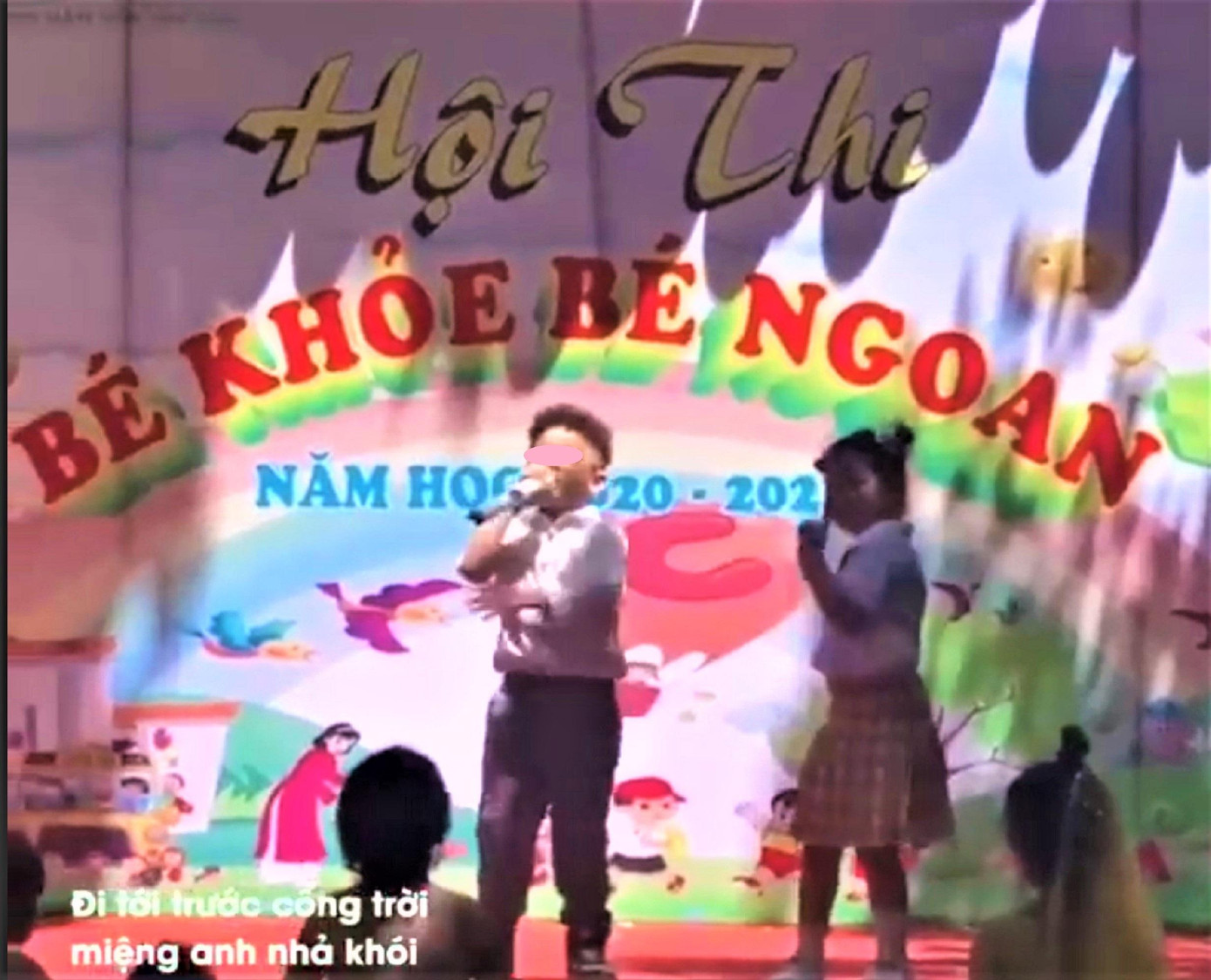 Nhà trường đã kiểm điểm giáo viên để trẻ hát ca khúc không phù hợp