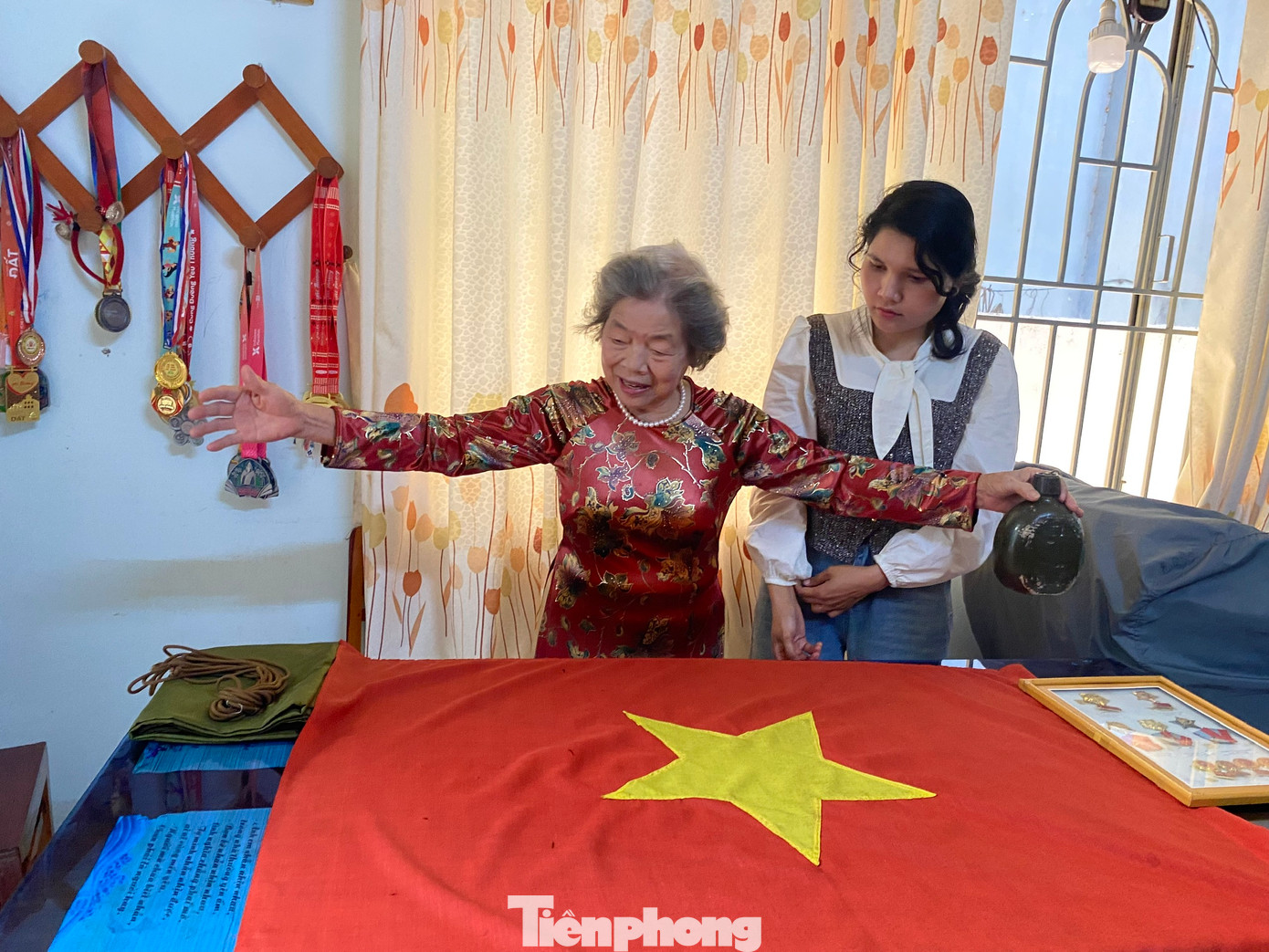 Bà Lan mong muốn thế hệ trẻ khắc ghi lịch sử dân tộc, gìn giữ non sông Tổ quốc.