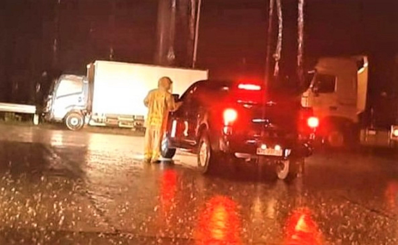 Cán bộ cảnh sát giao thông Đắk Nông làm nhiệm vụ tại chốt Cai Chanh Cán bộ cảnh sát giao thông Đắk Nông làm nhiệm vụ tại chốt Cai Chanh