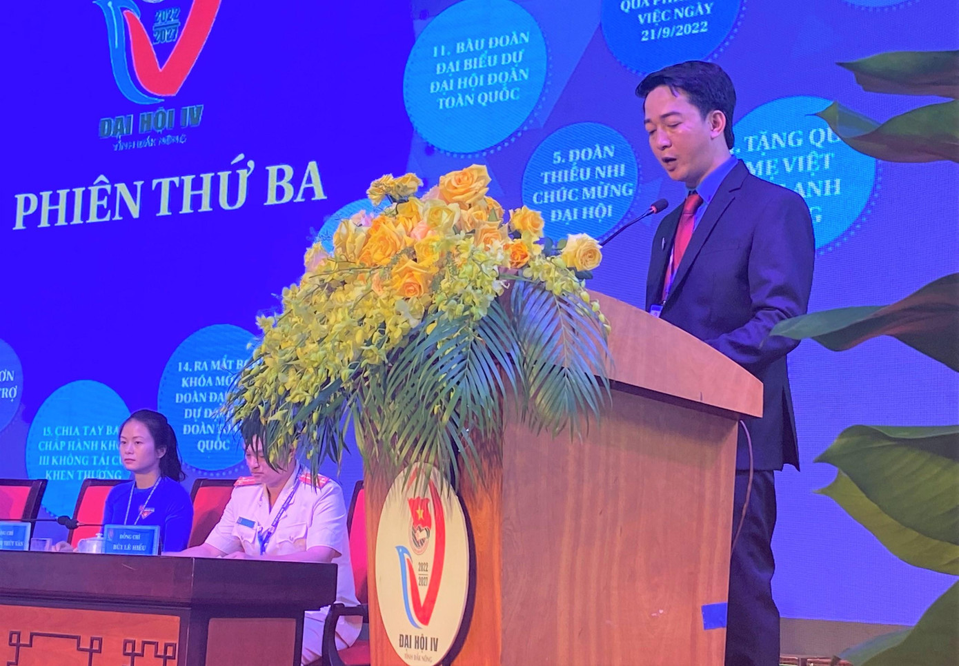 Anh Trương Văn Bình- Phó Bí thư Tỉnh Đoàn Đắk Nông đọc báo cáo tại đại hội Anh Trương Văn Bình- Phó Bí thư Tỉnh Đoàn Đắk Nông đọc báo cáo tại đại hội