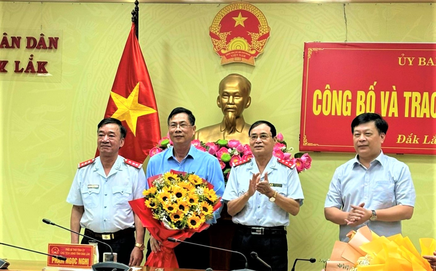 Ông Đinh Xuân Hà tại lễ nhận nhiệm vụ mới