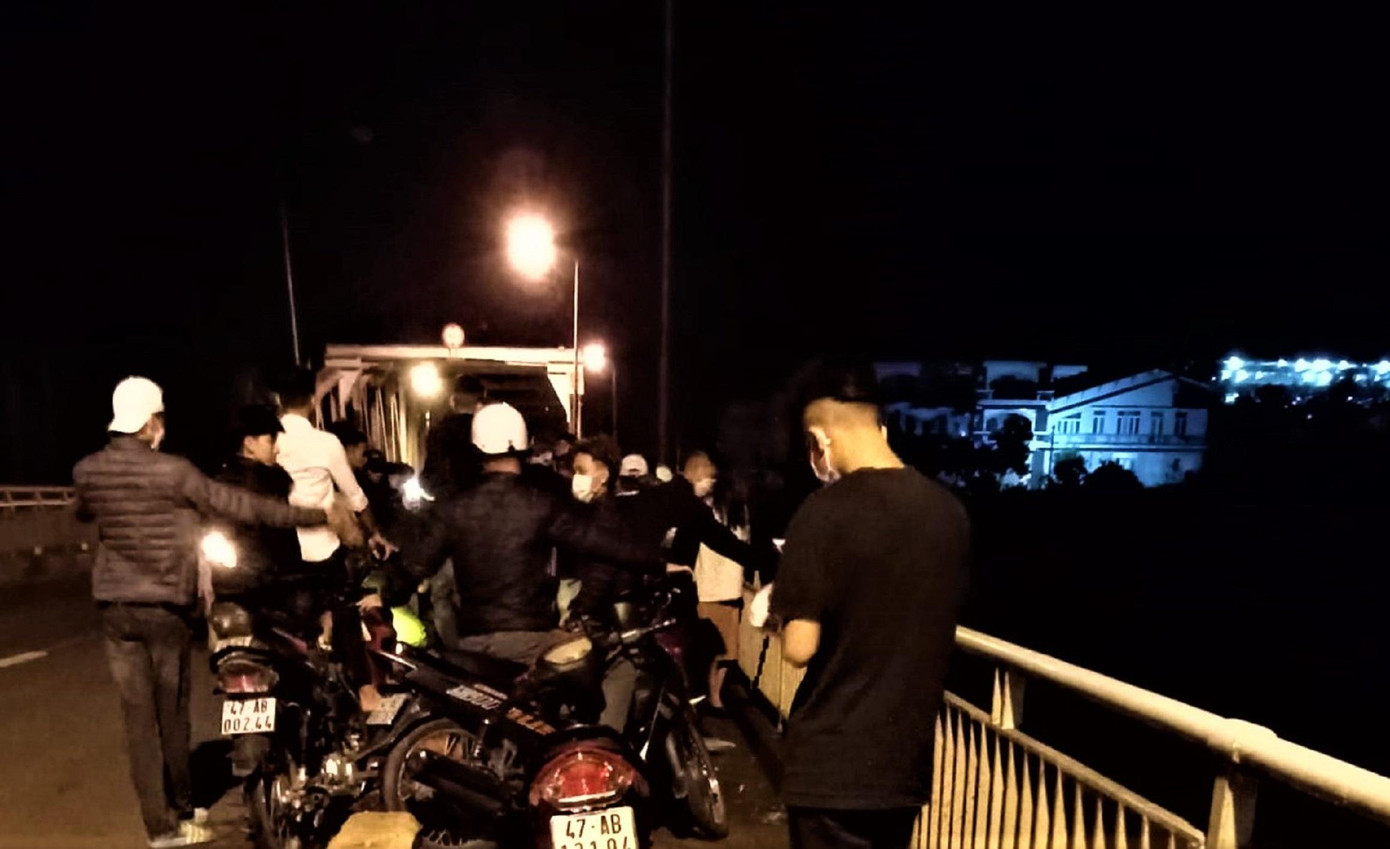 Nơi nam thanh niên nhảy xuống sông Nơi nam thanh niên nhảy xuống sông