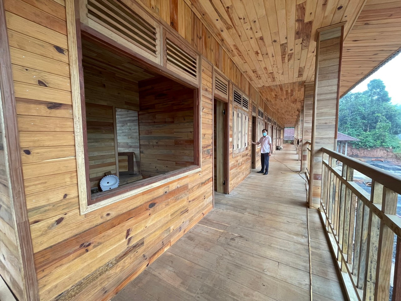 Trạm bảo vệ rừng của Cty Lâm nghiệp Nam Tây Nguyên được làm toàn bằng gỗ