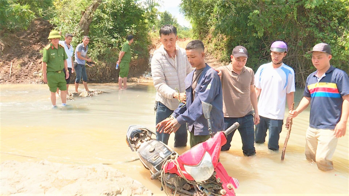 Nghi phạm Y Wiêt bỏ trốn vào khu vực gần biên giới Campuchia Nghi phạm Y Wiêt bỏ trốn vào khu vực gần biên giới Campuchia