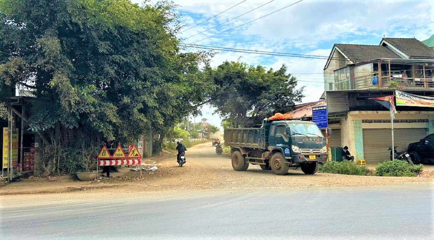 Dự án đầu tư xây dựng đường Hồ Chí Minh đoạn tránh phía Đông TP Buôn Ma Thuột, bị đội vốn hơn 330 tỷ đồng. Dự án đầu tư xây dựng đường Hồ Chí Minh đoạn tránh phía Đông TP Buôn Ma Thuột, bị đội vốn hơn 330 tỷ đồng.