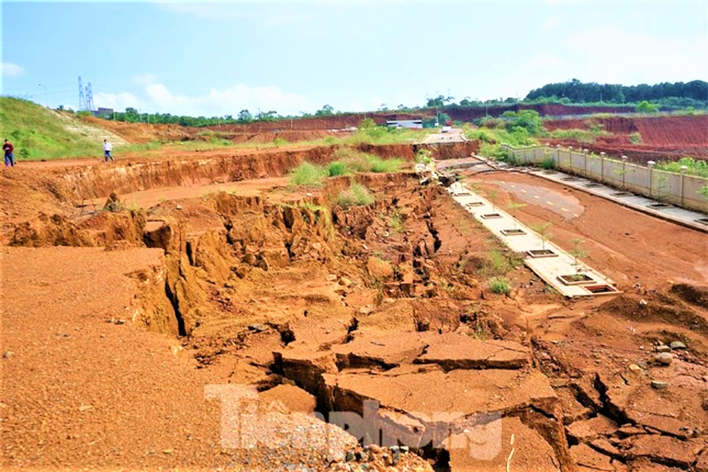 Khu công nghiệp Nhân Cơ bị sạt lở nghiêm trọng Khu công nghiệp Nhân Cơ bị sạt lở nghiêm trọng
