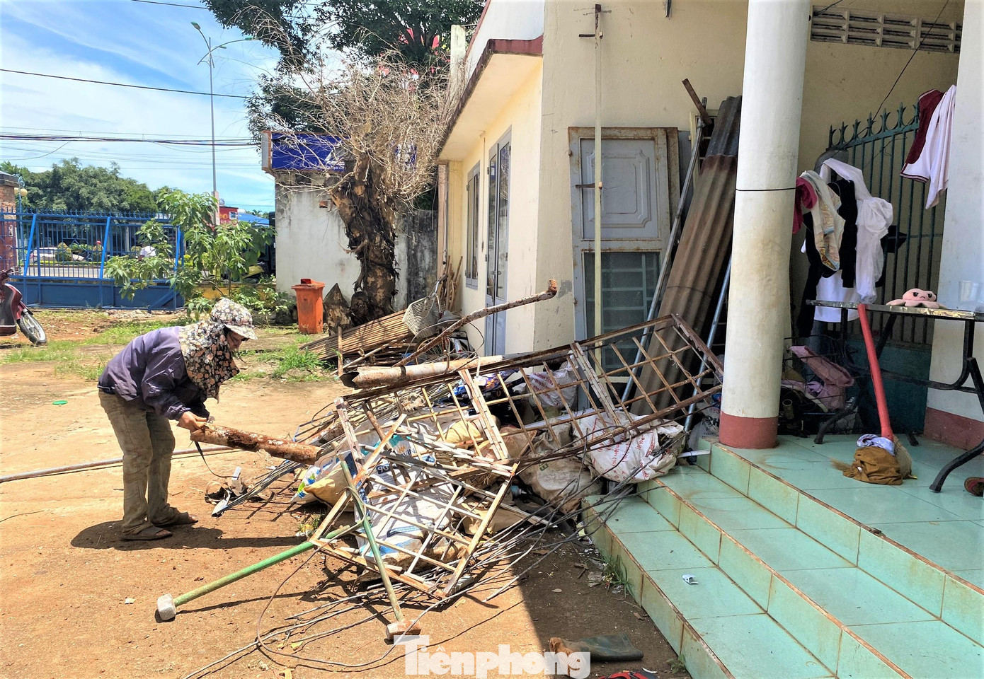 Chị Bích ở tạm phòng làm việc của trụ sở cũ UBND xã Hòa Thắng