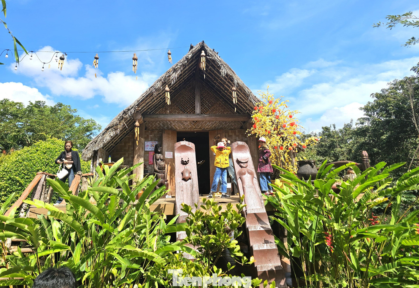 Ngôi nhà dài truyền thống của người Tây Nguyên.