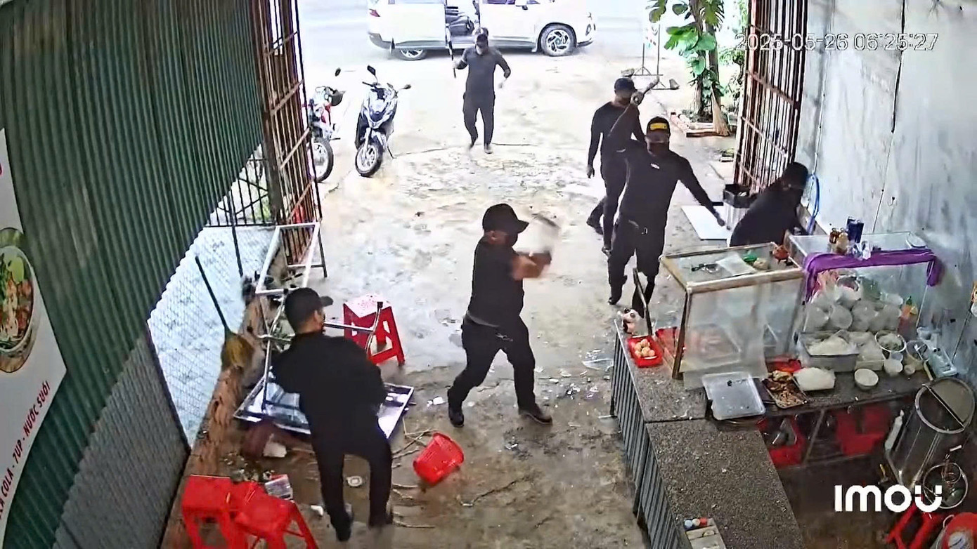 Nhóm đối tượng đập phá quán phở Nhóm đối tượng đập phá quán phở