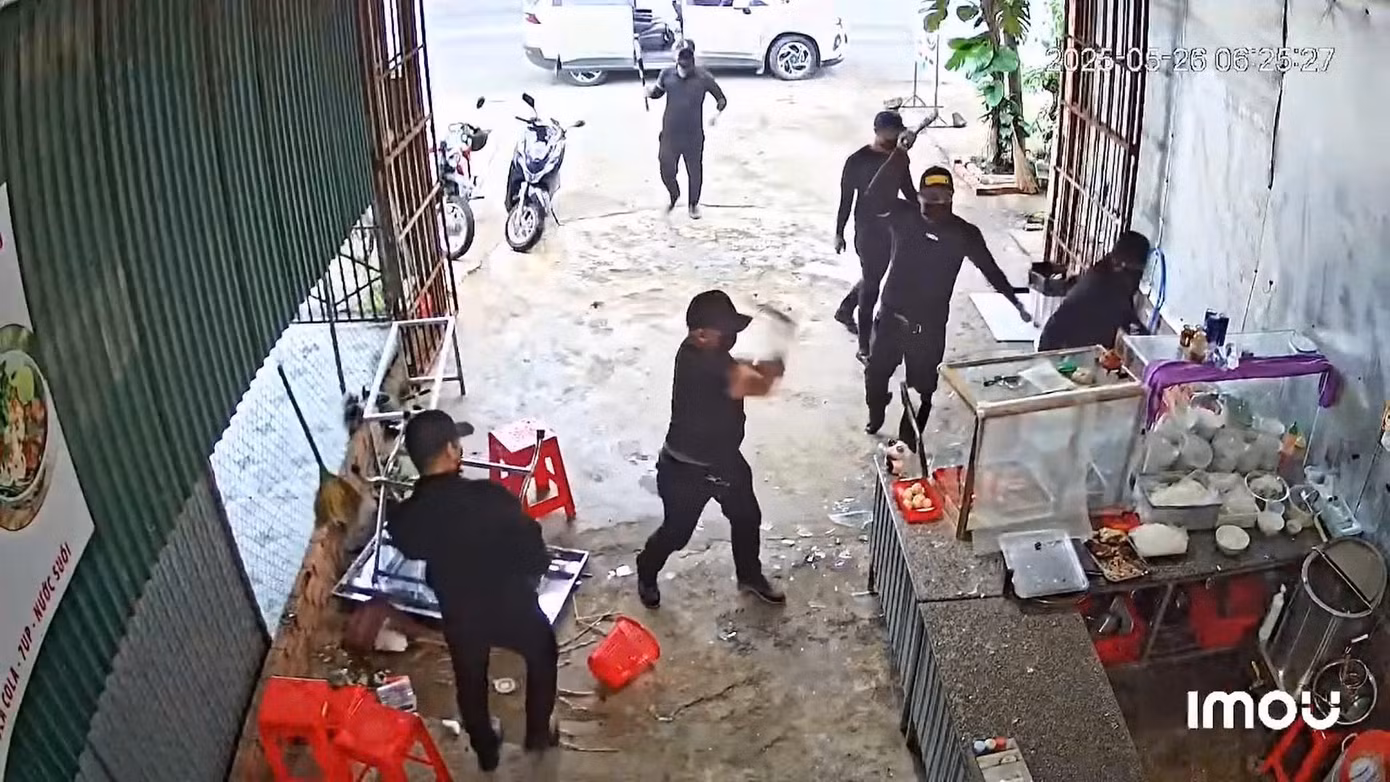 Nhóm đối tượng đập phá quán phở Nhóm đối tượng đập phá quán phở