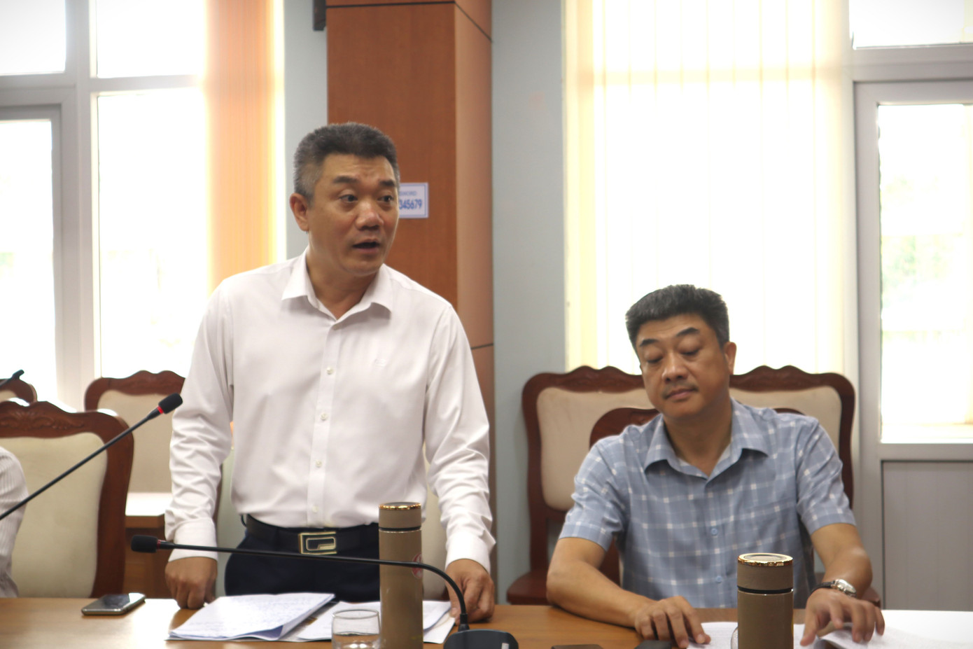 Ông Nguyễn Thanh Vũ, Chủ tịch UBND phường Buôn Ma Thuột báo cáo nội dung.