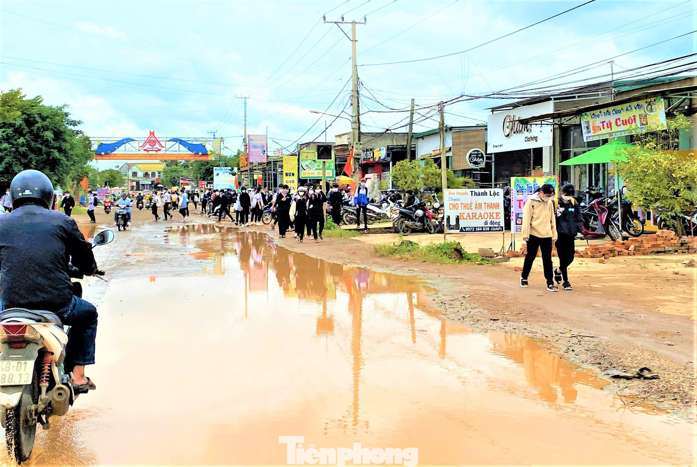 Mùa mưa, nước ứ đọng trên mặt đường