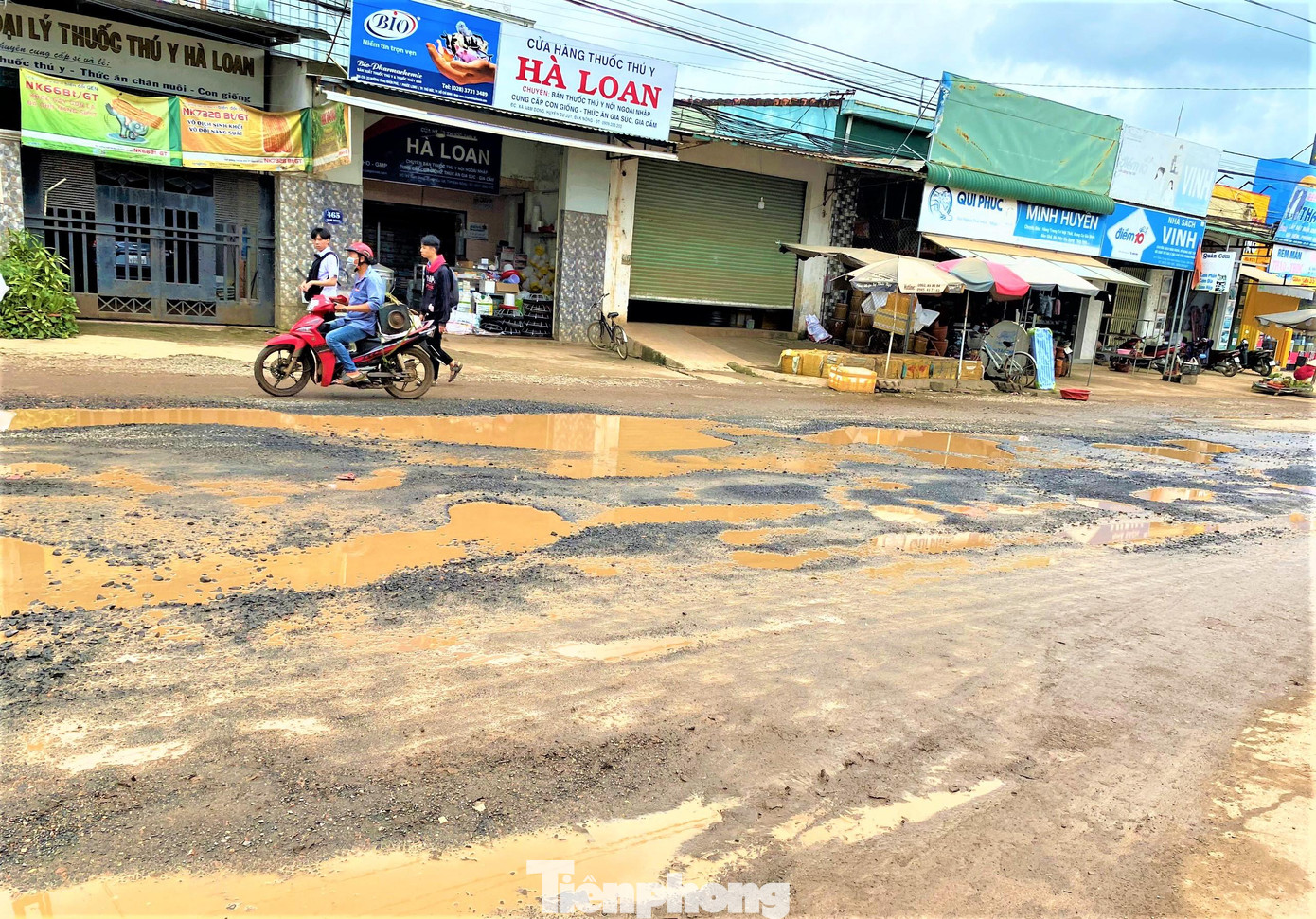 Chính quyền nhiều lần sửa chữa các điểm hư hỏng nhưng được thời gian lại xuống cấp
