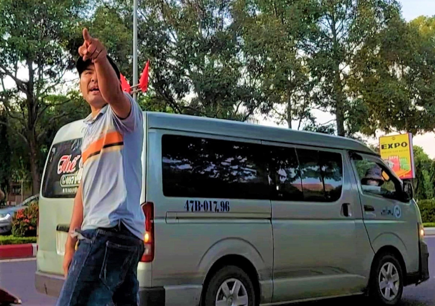 Lái xe nhà xe Thế Vĩnh hành hung phóng viên