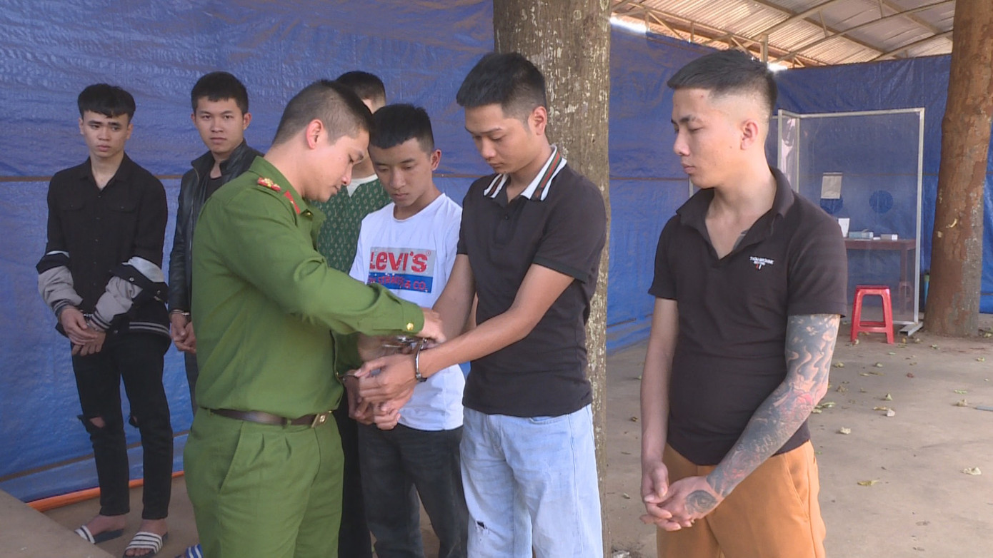 Nhóm đối tượng bị bắt giam để điều tra tội giết người