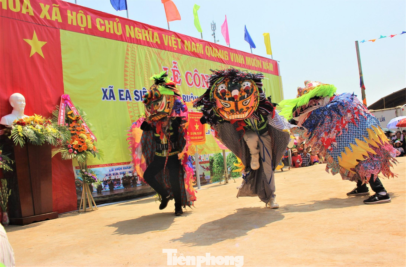 Sư tử mèo là điệu múa truyền thống của đồng bào các dân tộc Tày, Nùng ở phía Bắc. Điệu múa này vừa thể hiện tinh thần thượng võ của người miền núi, vừa biểu tượng cho may mắn, hạnh phúc. Các dịp lễ hội, ngày trọng đại của người Tày, Nùng không thể thiếu màn múa sư tử mèo. Sư tử mèo là điệu múa truyền thống của đồng bào các dân tộc Tày, Nùng ở phía Bắc. Điệu múa này vừa thể hiện tinh thần thượng võ của người miền núi, vừa biểu tượng cho may mắn, hạnh phúc. Các dịp lễ hội, ngày trọng đại của người Tày, Nùng không thể thiếu màn múa sư tử mèo.