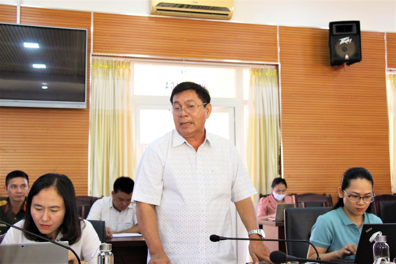 Ông Y Si Thắt Ksơr – Phó Chủ tịch UBND huyện Buôn Đôn thông tin công tác chuẩn bị kỳ thi Ông Y Si Thắt Ksơr – Phó Chủ tịch UBND huyện Buôn Đôn thông tin công tác chuẩn bị kỳ thi