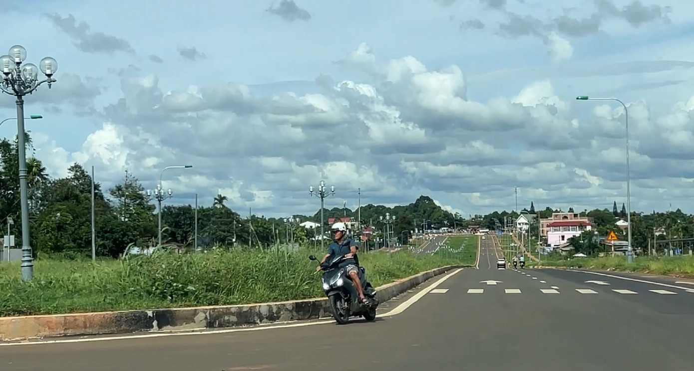 Người tham gia giao thông điều khiển phương tiện không theo trật tự nào