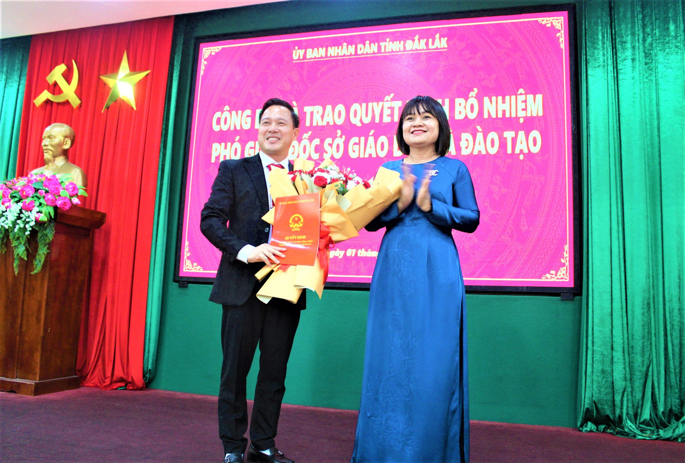 Ông Lưu Tiến Quang nhận quyết định bổ nhiệm Ông Lưu Tiến Quang nhận quyết định bổ nhiệm