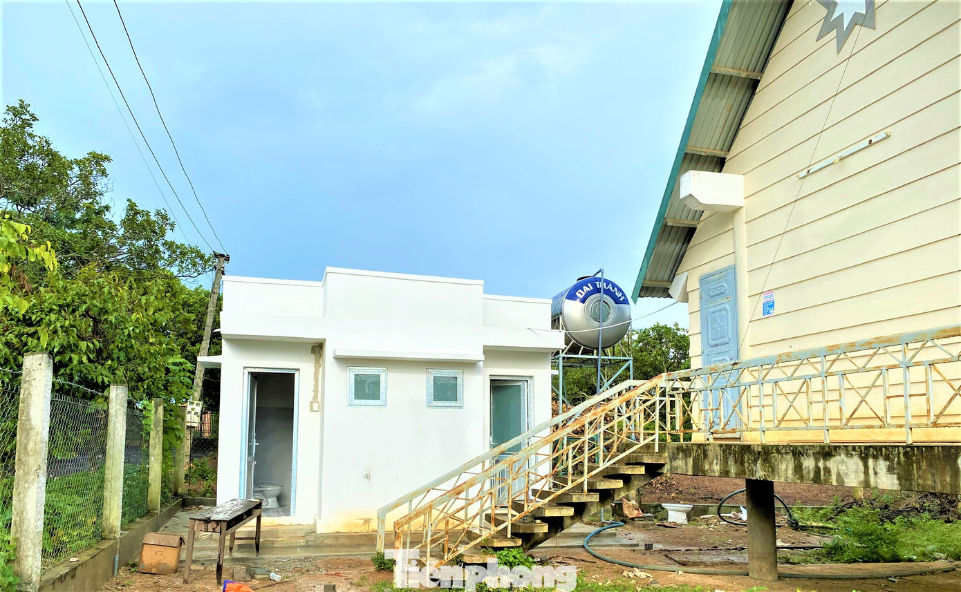 Nhà vệ sinh có mức đầu tư gần 200 triệu đồng/căn. Nhà vệ sinh có mức đầu tư gần 200 triệu đồng/căn.