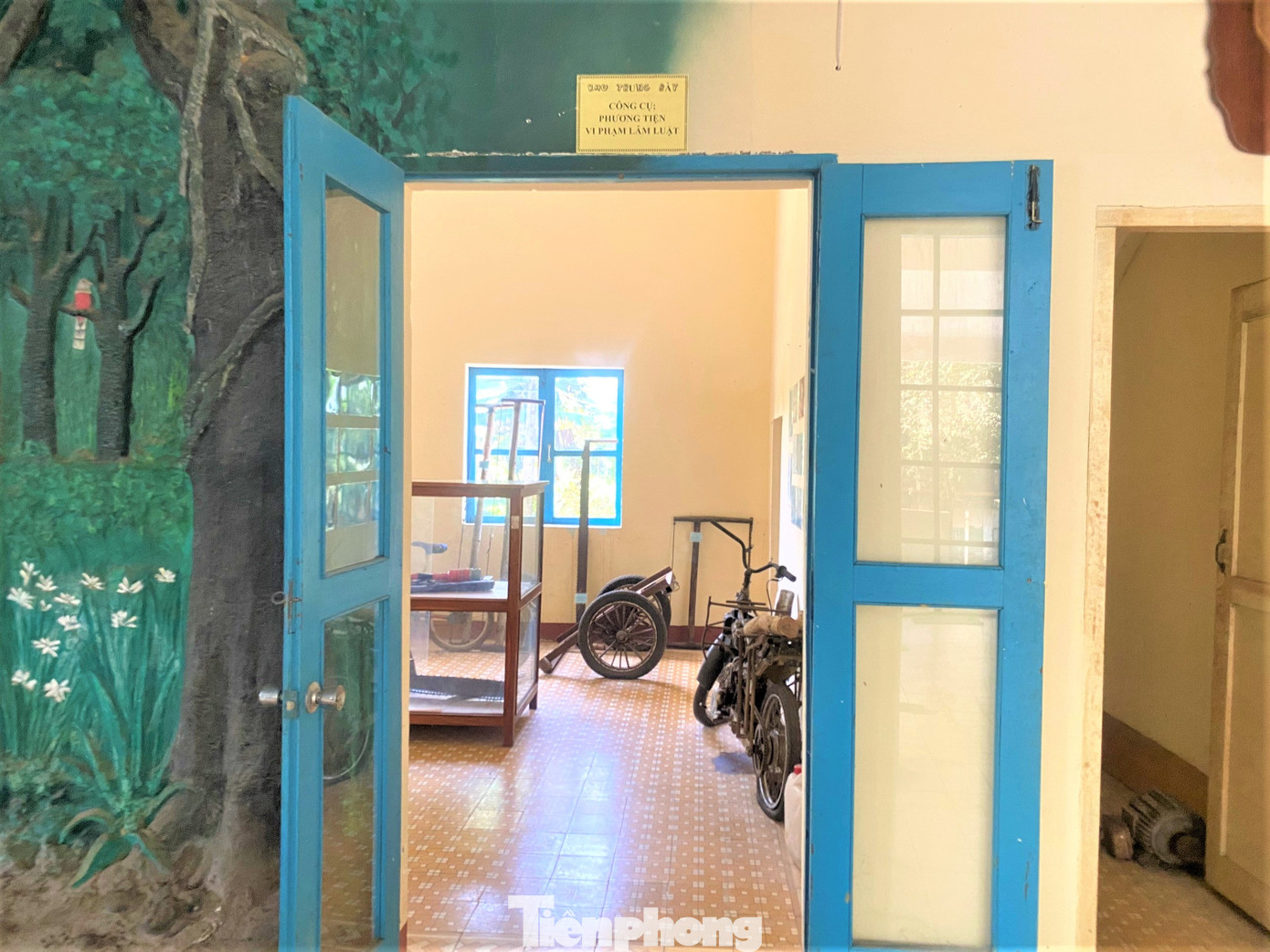 Khu trưng bày các phương tiện, công vụ vi phạm Khu trưng bày các phương tiện, công vụ vi phạm