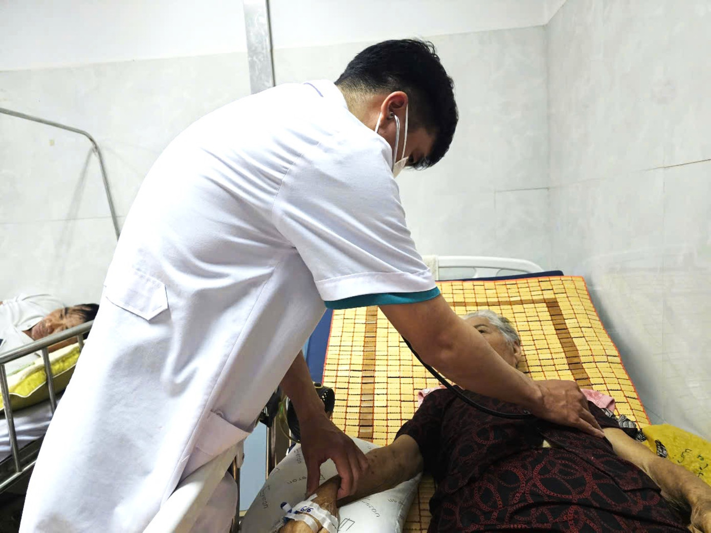 Bác sĩ làm việc trong môi trường có nhiều áp lực