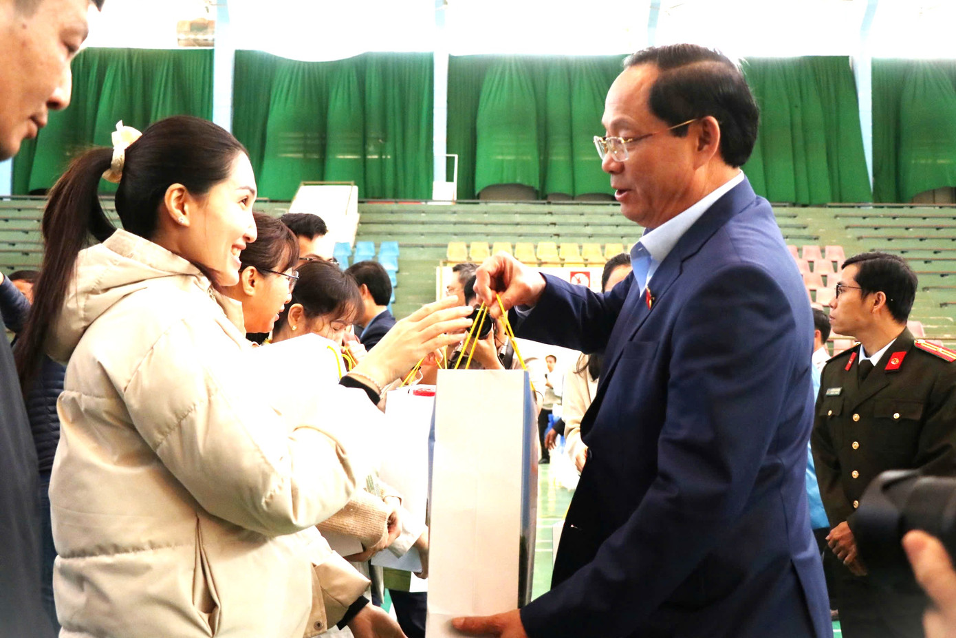 Phó Chủ tịch Quốc hội Trần Quang Phương đã có chuyến thăm, tặng quà Tết tại Đắk Lắk. Ảnh: Tuấn Anh