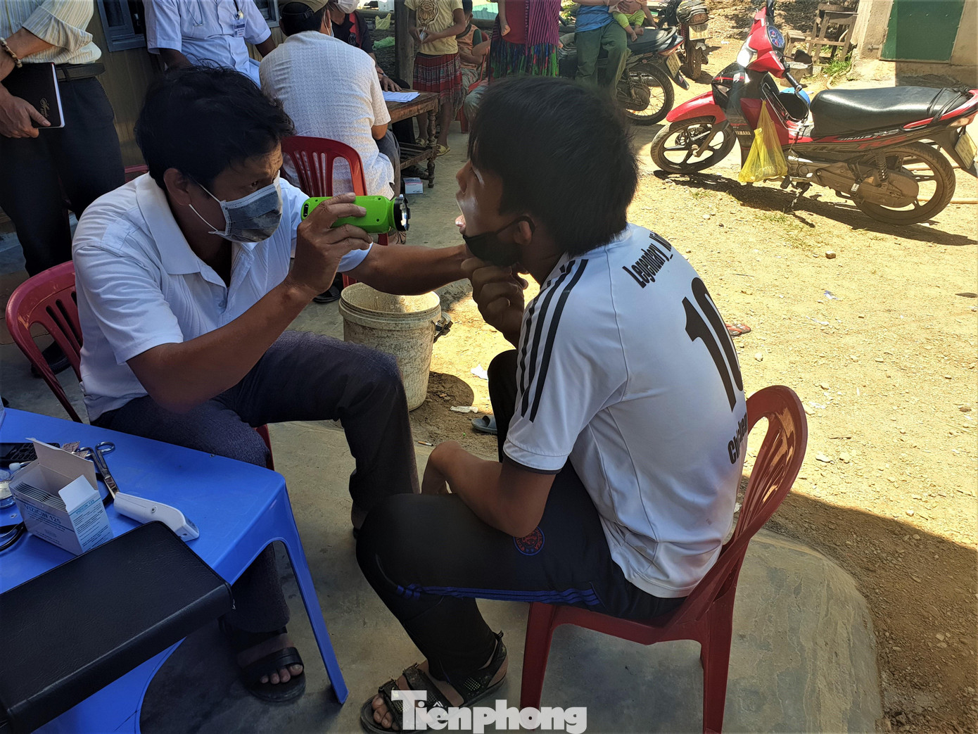 Bác sĩ luôn có mặt trong các điểm nóng dịch bệnh