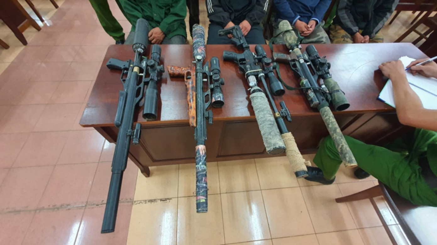 Bốn khẩu súng dùng để đi săn bắn