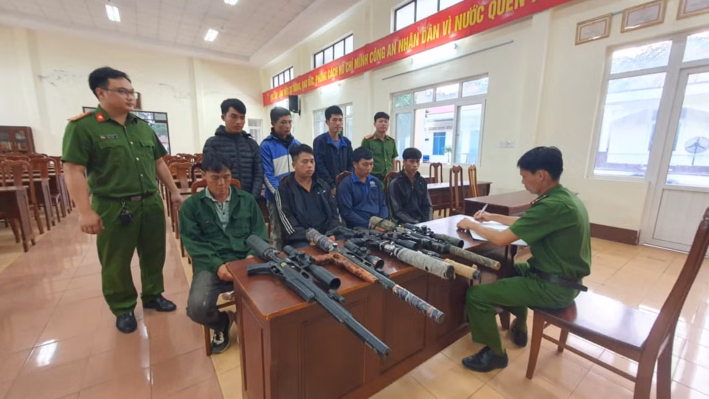 Các đối tượng tại cơ quan công an Các đối tượng tại cơ quan công an