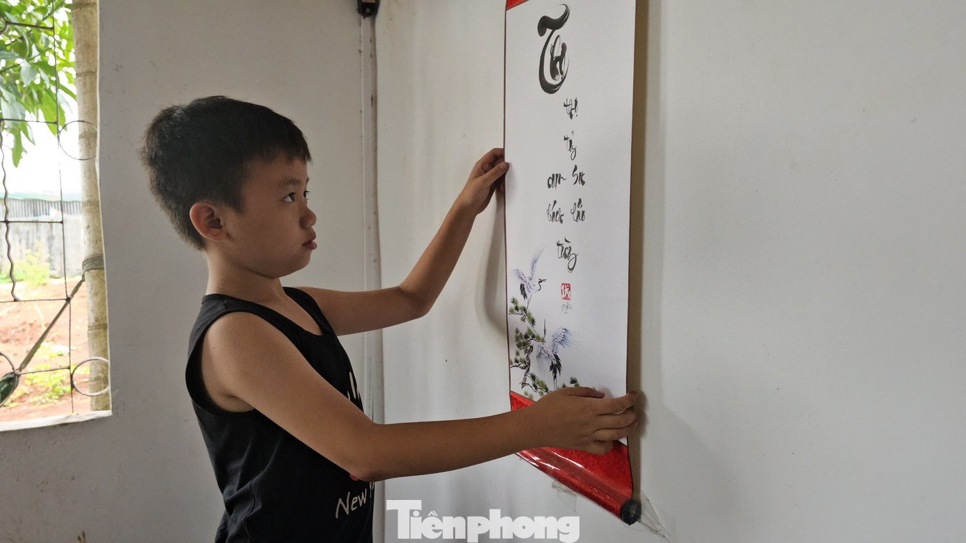 Nghĩa bên tác phẩm thư pháp do chính mình viết