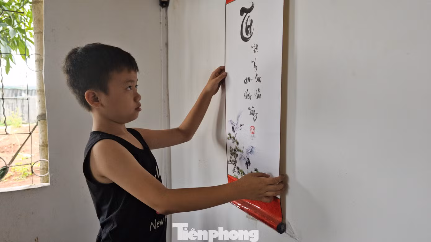 Nghĩa bên tác phẩm thư pháp do chính mình viết