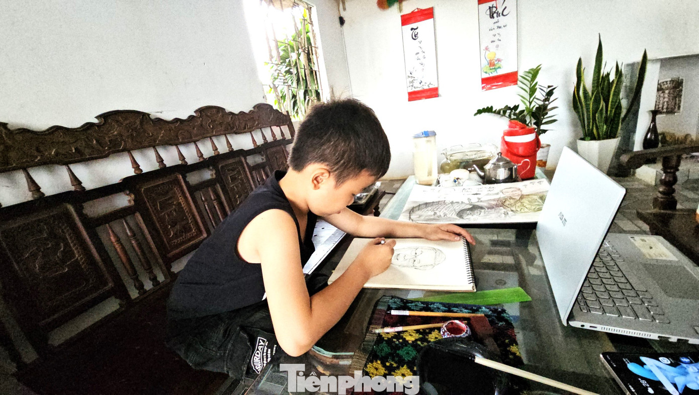 Nghĩa bộc lộ năng khiếu vẽ từ khi lên 4 tuổi