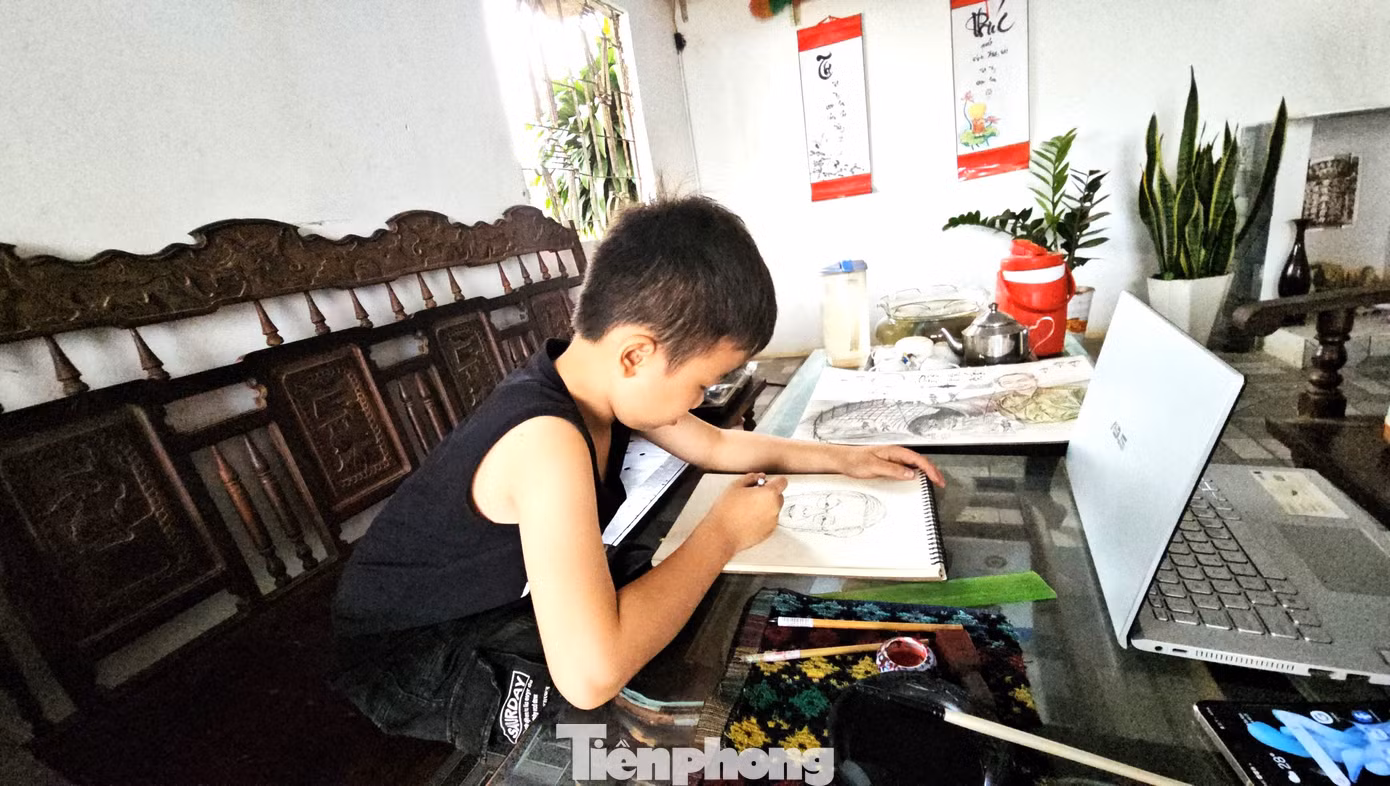 Nghĩa bộc lộ năng khiếu vẽ từ khi lên 4 tuổi