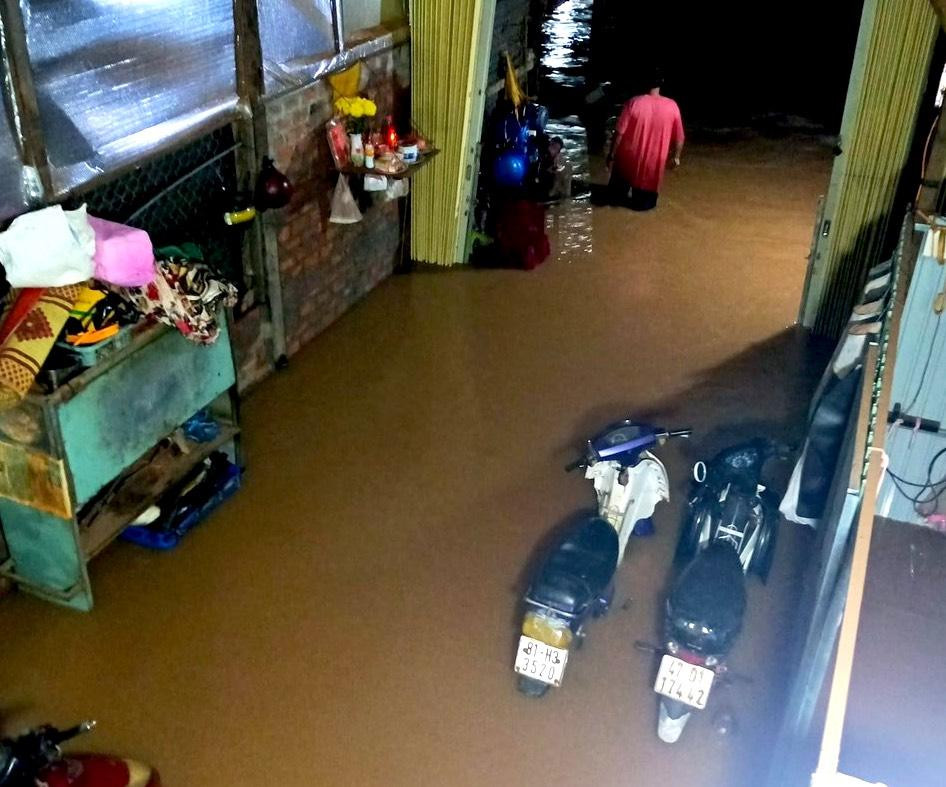 Xe máy, nhà cửa một hộ gia đình ở xã Ia Mơr, huyện Chư Prông bị ngập Xe máy, nhà cửa một hộ gia đình ở xã Ia Mơr, huyện Chư Prông bị ngập