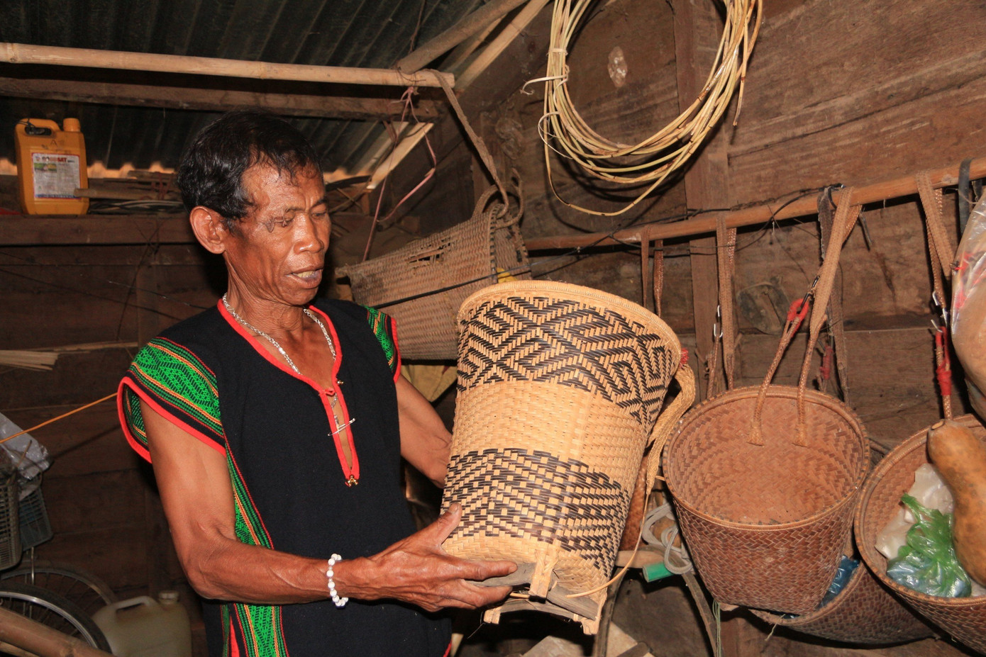 Già Y Xuyên rất tâm huyết với công tác bảo tồn văn hóa dân tộc