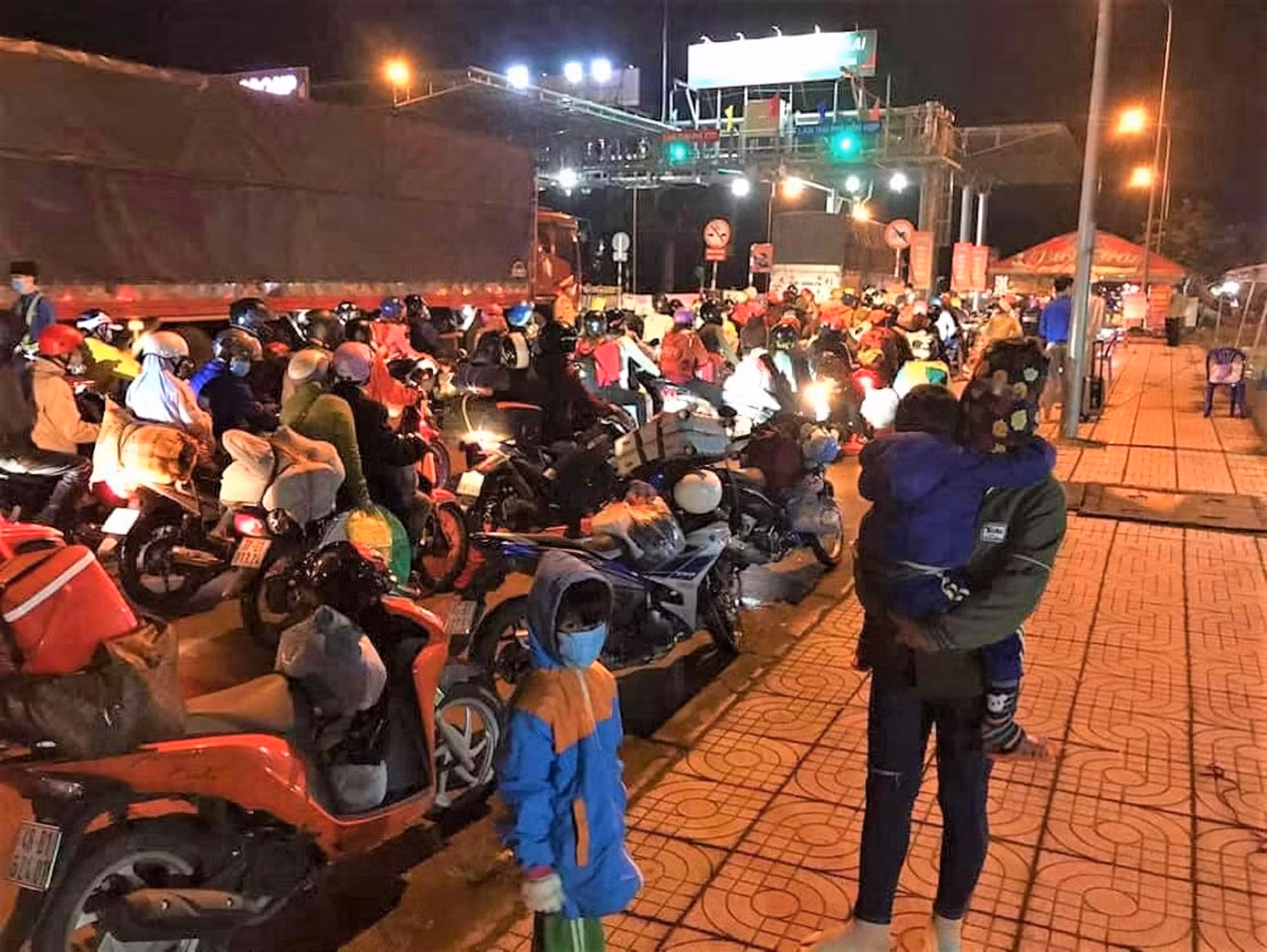 Em bé được bảo hộ kín mít Em bé được bảo hộ kín mít