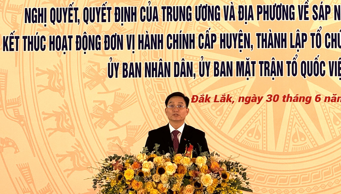 Ông Nguyễn Đình Trung, Bí thư Tỉnh ủy Đắk Lắk (mới) phát biểu tại buổi lễ.